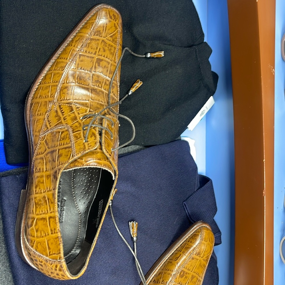 Dress shoe
